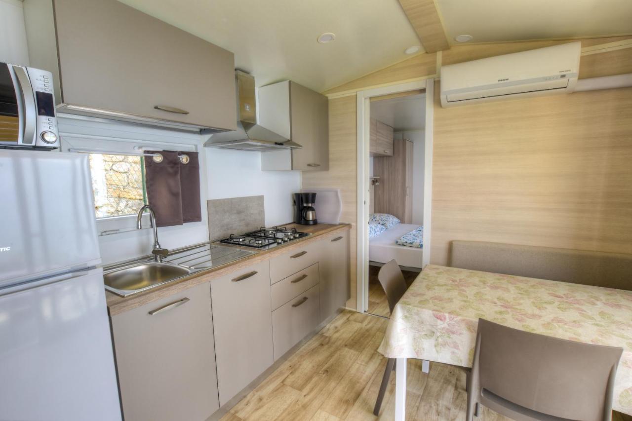 Agricampeggio Relax Maxicaravan Castelletto Di Brenzone Exteriér fotografie